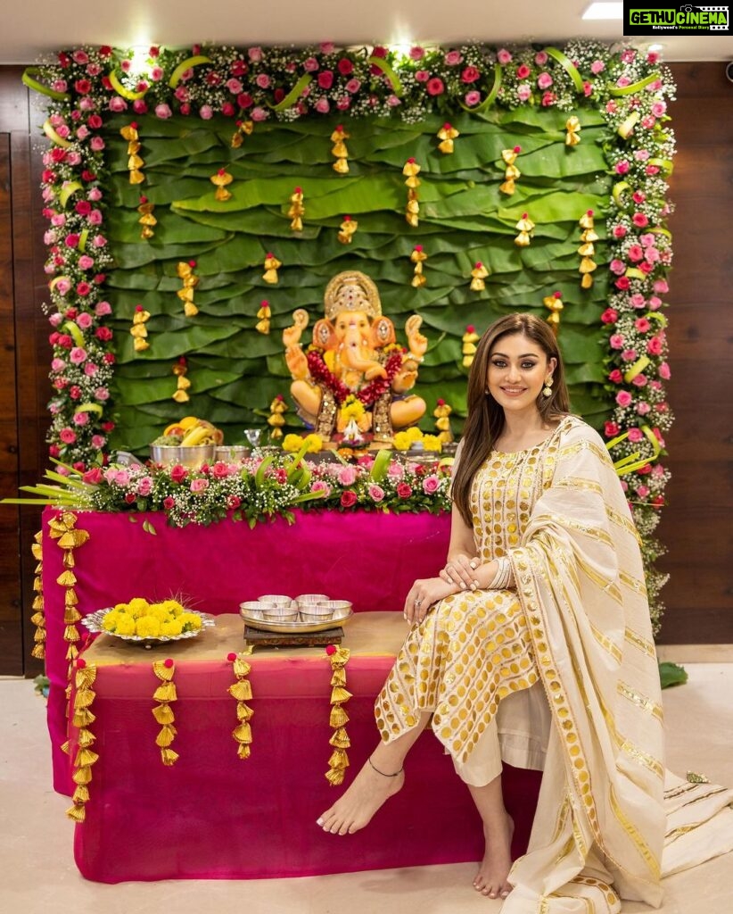 Shefali Jariwala Instagram - Ganpati Bappa Morya! May the blessings of Lord Ganesha fill your life with joy and prosperity. 🌟🙏 @paragtyagi #ganpatibappa #blessed #positivity #happiness #joy #abundance ❤️❤️❤️❤️❤️❤️❤️❤️❤️❤️❤️ . . . Decoration @floralartbysrishti Styled by @stylebytanii Outfit @label_shivanisabharwal Jewellery @rimayu07 @makeup.yasmin @farukh.shaikh