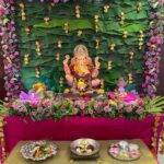 Shefali Jariwala Instagram - Ganpati Bappa Morya! May the blessings of Lord Ganesha fill your life with joy and prosperity. 🌟🙏 @paragtyagi #ganpatibappa #blessed #positivity #happiness #joy #abundance ❤️❤️❤️❤️❤️❤️❤️❤️❤️❤️❤️ . . . Decoration @floralartbysrishti Styled by @stylebytanii Outfit @label_shivanisabharwal Jewellery @rimayu07 @makeup.yasmin @farukh.shaikh