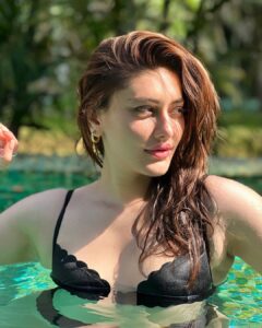 Shefali Jariwala Instagram - Sunshine seeker
#sunshinetherapy 
.
.
.
#pooltime #sunnyday #potd #tuesdayvibes #instagood #pool #love
