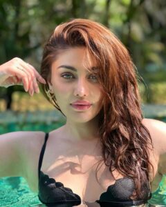 Shefali Jariwala Instagram - Sunshine seeker
#sunshinetherapy 
.
.
.
#pooltime #sunnyday #potd #tuesdayvibes #instagood #pool #love
