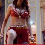 Sherlyn Chopra Instagram - तीखे तेवर, तीखे अंदाज़, षड्यंत्री मिज़ाज वाली महारानी स्नेहलता क्या तख़्त-ओ-ताज हासिल कर पाएँगी??? #पौरषपुर2 #paurashpur2 @altt.in