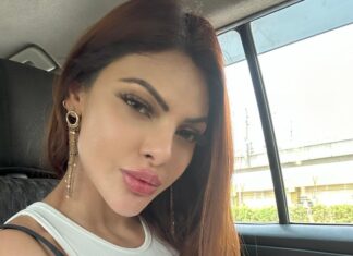 Sherlyn Chopra Instagram - Bright like glitter & bubbly like champagne! 🔥🔥🔥 #sunday #mood