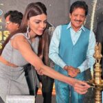 Sherlyn Chopra Instagram - धन्यवाद ट्रेंडस् अवार्ड 2023 मुझे इस अवॉर्ड शो पर आमंत्रित और सम्मानित करने के लिए @uditnarayanmusic जी का मैं आभार व्यक्त करती हूँ मुझे इस अवॉर्ड से सराहने के लिए 🙏