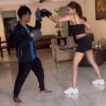 Sherlyn Chopra Instagram - Knock ‘em out!!!🥊 Basic combo of #kickboxing
