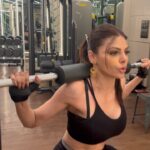 Sherlyn Chopra Instagram – Be stronger than your excuse! 🔥🔥🔥
Squats with 20kg weight 
#fab #fitness #motivation #glam #baby