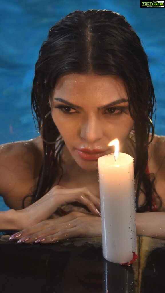 Sherlyn Chopra Instagram - Water Baby!!! 🔥🔥🔥 Rose Petals, Candles and a dash of Naughtiness!!! 🔥🔥🔥 Full Video on onlyfans.com/officialsherlynchopra