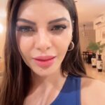 Sherlyn Chopra Instagram - बप्पा के सामने कौन राखी, कौन शर्लिन, कौन राजश्री, कौन आदिल???
