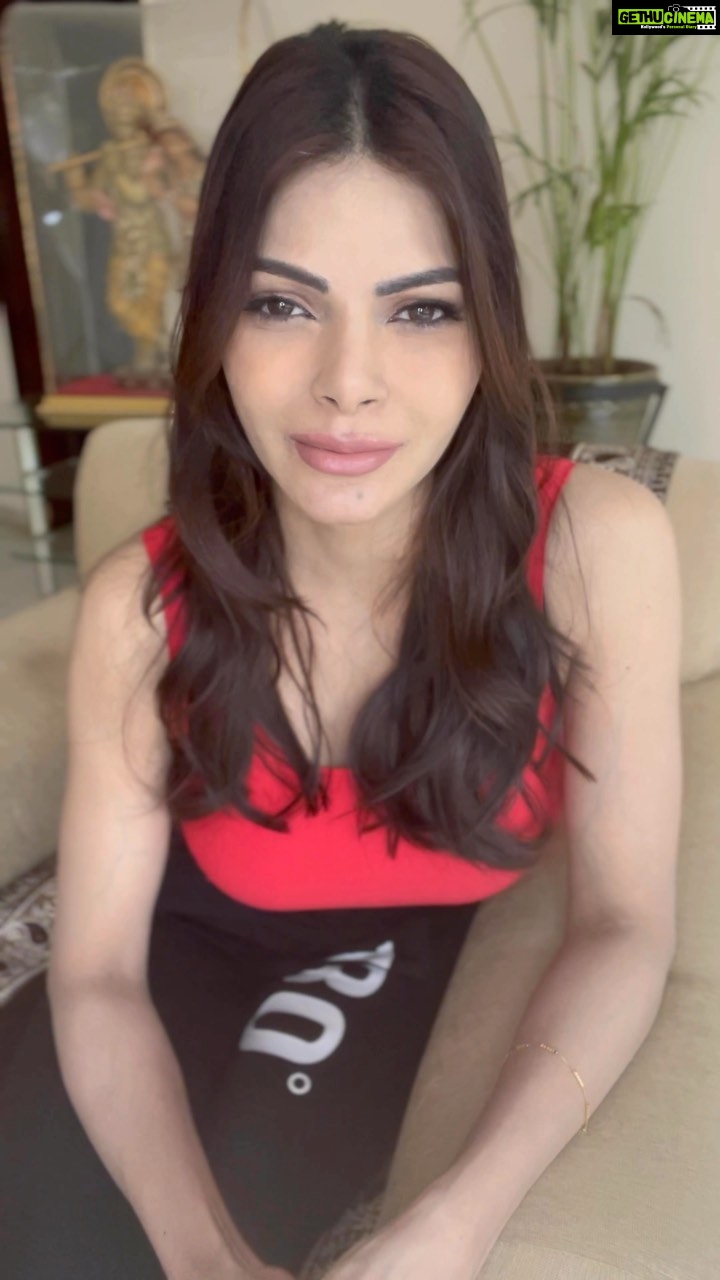 Sherlyn Chopra Instagram - हाल ही में बॉलीवुड के एक पब्लिसिस्ट ने मुझसे कहा कि मैं स्वरा भास्कर की तरह भारत जोड़ो यात्रा में शामिल होकर उसका प्रचार-प्रसार करूँ। अपनी राजनीति चमकाने के लिये क्या हम आज़ाद भारत को विभाजित घोषित करके उसे जोड़ने का दिखावा करें? आप क्या सोचते हैं भारत जोड़ो यात्रा के बारे में? #भारत_जोड़ो_यात्रा