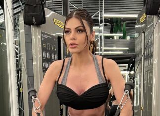 Sherlyn Chopra Instagram - संघर्ष और तकलीफ़ न हो, तो क्या मज़ा है जीने में तूफ़ान भी थम जाते हैं, जब आग लगी हो सीने में 🔥🔥🔥 #cablecrossover #fitnessmotivation #fitness 🔥
