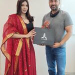 Sherlyn Chopra Instagram - अबे पॉर्न किंग, कब तक एलियन जैसे मास्क के पीछे छुपता रहेगा??? अपनी असलियत से इतना डरता क्यों है??? तेरी टॉमी भूल जाती है कि उसका भाई पॉर्नोग्राफ़ि का बादशाह है। @rakhisawant2511
