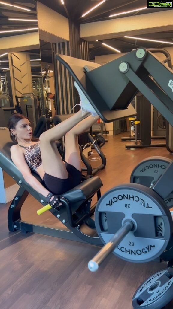 Sherlyn Chopra Instagram - #legpress #fitness #motivation 🔥🔥🔥