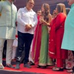 Sherlyn Chopra Instagram - माननीय श्री आशीष शेलार जी, श्री सुहास जी, श्री @hajisaifofficial जी, साई भाई, शृति भाभी और कार्यक्रम में उपस्थित सभी अतिथियों का मैं आभार व्यक्त करती हूँ। आप सभी को दीपावली की हार्दिक शुभकामनाएँ। #diwali #celebration 🔥🔥🔥