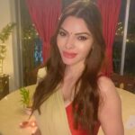 Sherlyn Chopra Instagram – दीपावली के पावन पर्व पर आप सभी को ढेरों शुभकामनाएँ! 🔥🔥
#happy #diwali 🔥🔥🔥