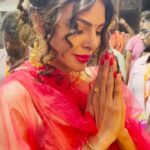 Sherlyn Chopra Instagram - जय माता दी!!! धन्यवाद @hajisaifofficial जी Full video on youtube.com/sherlynchopraofficial