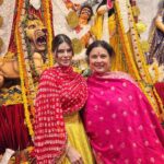 Sherlyn Chopra Instagram - Thanks Sharbani ji & Samrat ji for the warm welcome! #navratri #durgapuja 🙏🏻
