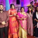Sherlyn Chopra Instagram - Attended the biggest Navratri pandal of South Mumbai at Dagdi chawl organised by my sister Geeta Arun gawli along with actress Sherlyn Chopra ... @_sherlynchopra_ @geetagawliofficial and Shakib mahimi @shakibahmedsiddiqi #sherlynchopra #hajisaifshaikh Dagdi Chawl