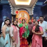 Sherlyn Chopra Instagram - साई भाई, श्रुति भाभी, विक्रोली ची दुर्गा मंडल और @hajisaifofficial जी का मैं आभार व्यक्त करती हूँ माता के दरबार में मुझे आमंत्रित करने के लिए। आप सबको #दशहरा की हार्दिक शुभकामनाएँ! 🔥 #dussehra