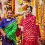 Sherlyn Chopra Instagram - Thanks Sharbani ji & Samrat ji for the warm welcome! #navratri #durgapuja 🙏🏻