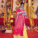 Sherlyn Chopra Instagram - Thanks Sharbani ji & Samrat ji for the warm welcome! #navratri #durgapuja 🙏🏻