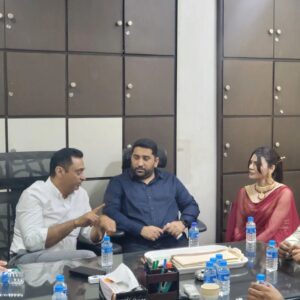 Sherlyn Chopra Instagram - Grand b’day celebration of dear @shakibahmedsiddiqi Shakib at Mahim! Also, visited Mahim Dargah and met Suhail Khandwani, trustee of Mahim Dargah & Haji Ali Dargah & Javed Parekh, trustee of Ajmer Dargah, Salim90, Rahim Hajimalang & many more guests. Mahim Dargah Mumbai