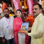 Sherlyn Chopra Instagram - लालबागचा राजा!!! 🙏🙏🙏 मन्नतों का राजा!!! #गणेशोत्सव 🔥🔥🔥