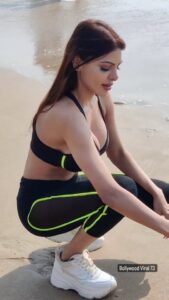 Sherlyn Chopra Instagram - Bold And Beautiful Sherlyn Chopra At Juhu beach ❤️🔥#sherlynchopra #sherlyn #sherlynchoprahot