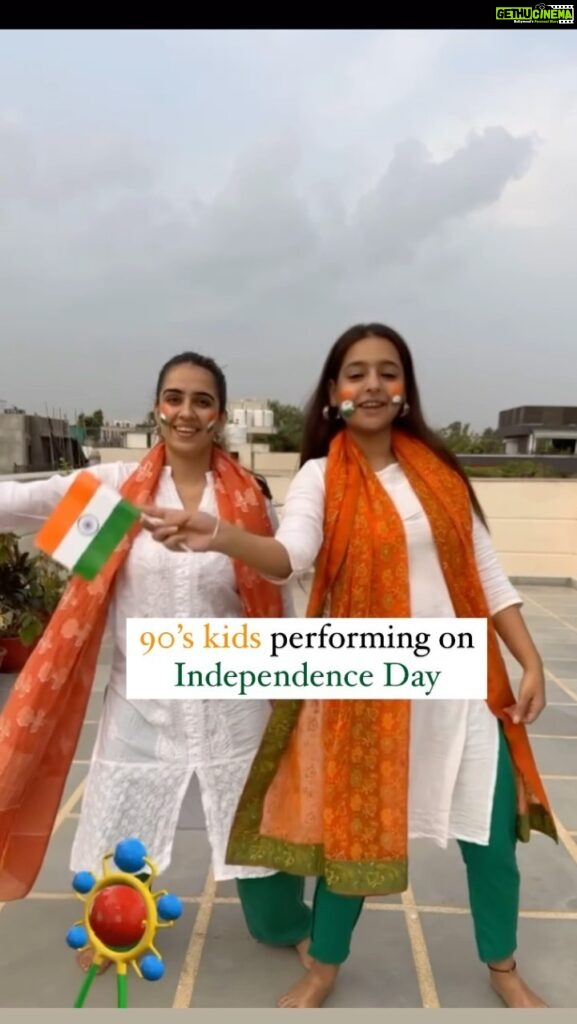 Shiny Dixit Instagram - Hold hands and make a big circle everyone ….. #bestdays. Tag you school friends #independenceday #india #15august #reels #reelitfeelit #shirinsewani #shinydixit #dance #school