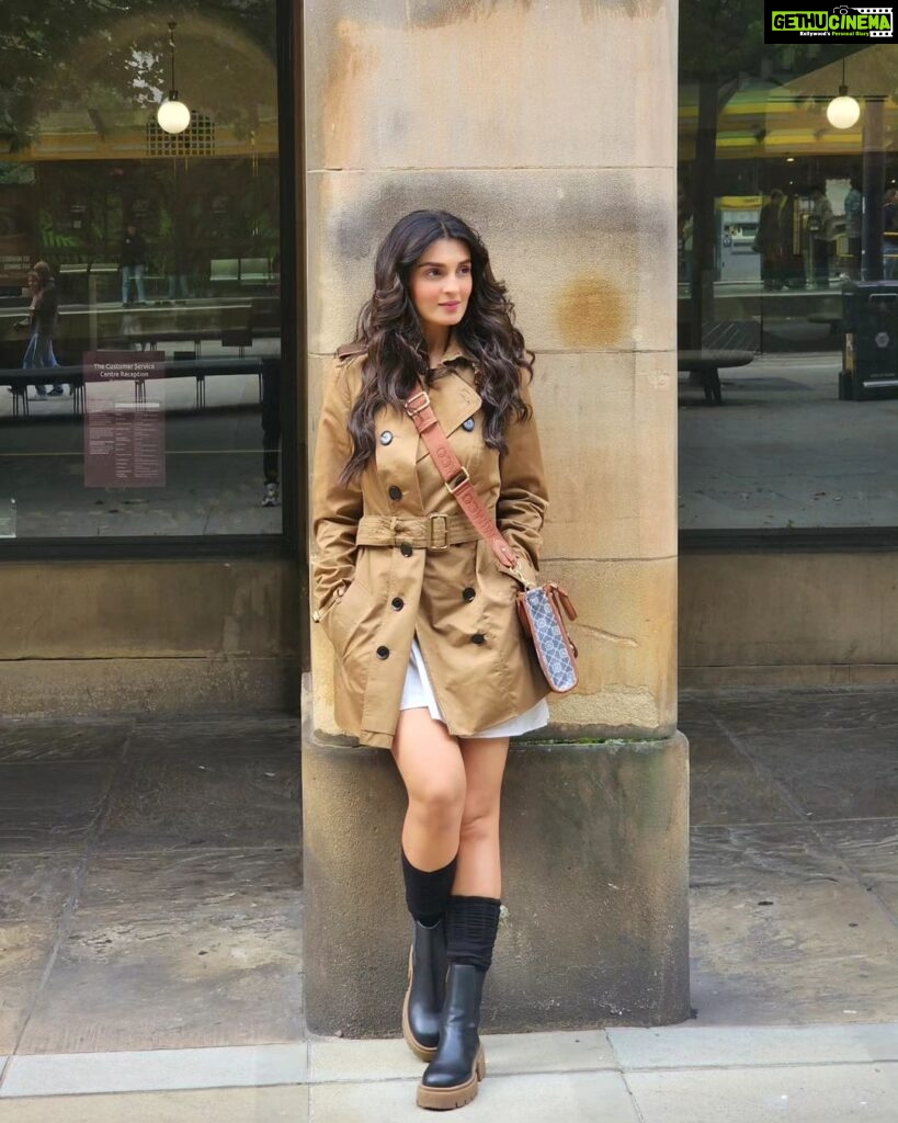 Shiny Doshi Instagram - Manchester's charm and perfect weather 🏙️ #ManchesterMoments" Manchester, United Kingdom