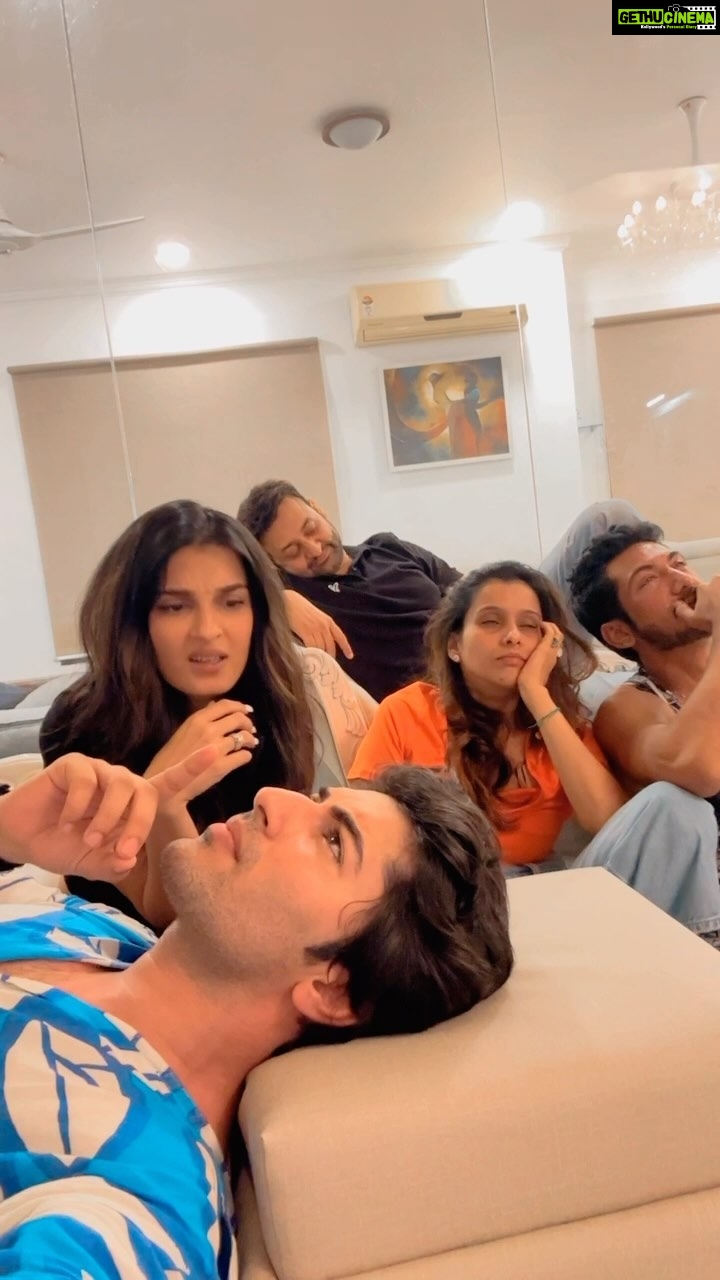Shiny Doshi Instagram - Kya kar rha he bro 🤔?? #babajikibooti . . . . . #friendship #family #vacation #karjat #trendingreels #reels Karjat, India