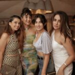 Shiny Doshi Instagram - "Embracing the Friday night lights with endless laughter and joy at @queseraseramumbai launch party. Cheers to unforgettable moments and unforgettable friendships!" Que Sera Sera