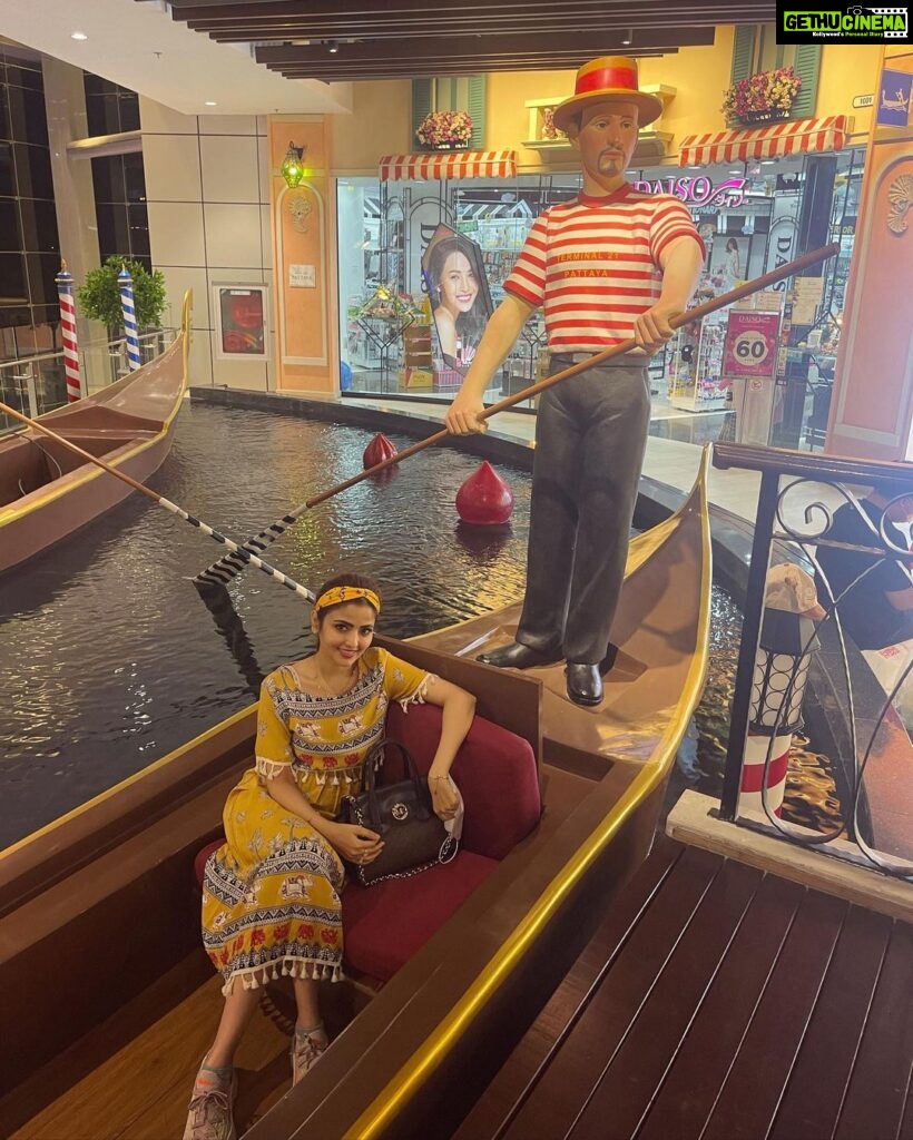 Shirin Kanchwala Instagram - Thailand diaries 🇹🇭💛 #twinningwithmommy Terminal21 Pattaya Shopping Mall