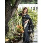 Shirin Kanchwala Instagram - Sarees are timeless🖤 Makeup @kishoremakeupartist Hair stylist @viji_makeover Photography @ajitshivam95 Designer @atharva_boutique Chennai, India