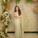 Shirin Kanchwala Instagram – Six yards of sheer elegance.

MUA @kajolrpaswwan 
Jwellery @malkishjewels 
Outfit @white__maisondecouture 
Hair @hairbymeenasomani