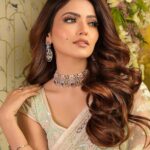 Shirin Kanchwala Instagram – Far too glam to give a damn!

MUA @kajolrpaswwan 
Jwellery @malkishjewels 
Outfit @white__maisondecouture 
Hair @hairbymeenasomani