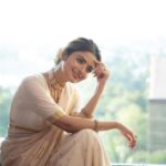 Shirin Kanchwala Instagram - Teeth aren’t pearly, until you smile😁 Makeup @kishoremakeupartist Makeup assisted by @laavie_makeover @kalaiselvi_may87 Photography @portraitsby_anish Costume designer @vikram.vickykapoor Jewelry partner @fineshinejewels Pro @riyacast