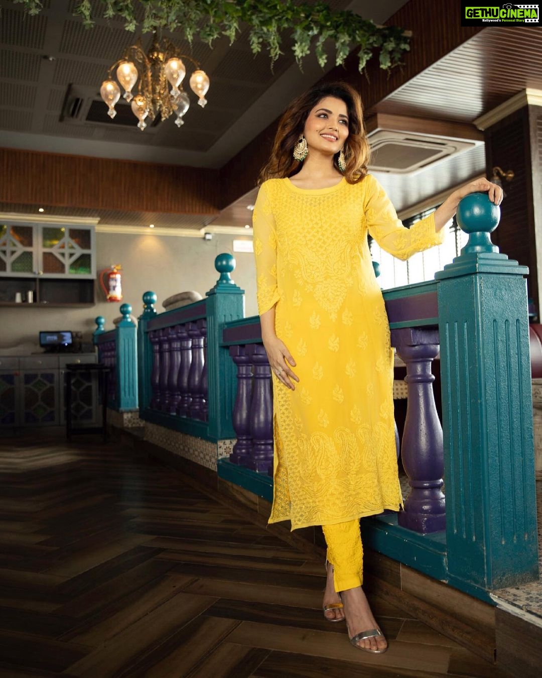 Shirin Kanchwala Instagram - Live life in warm yellows💛