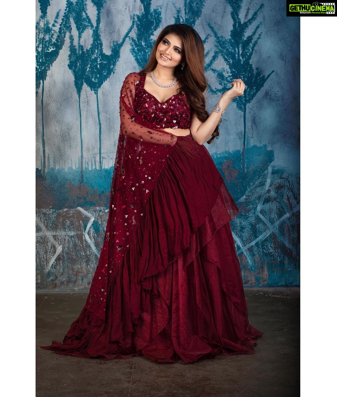 Shirin Kanchwala Instagram - Joy is the best makeup☺️ MUA @kajolrpaswwan 📸 @editmasterindia Outfit by @shlokakhialaniofficial Jwellery @kohar_jewellery