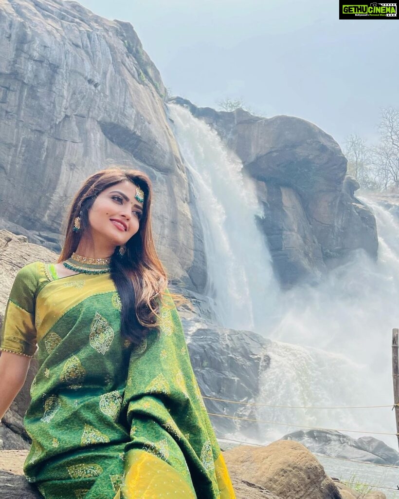 Shirin Kanchwala Instagram - She’s got oceans tucked away in her hair, Poems swim under her skin💚 Athirappilly Falls
