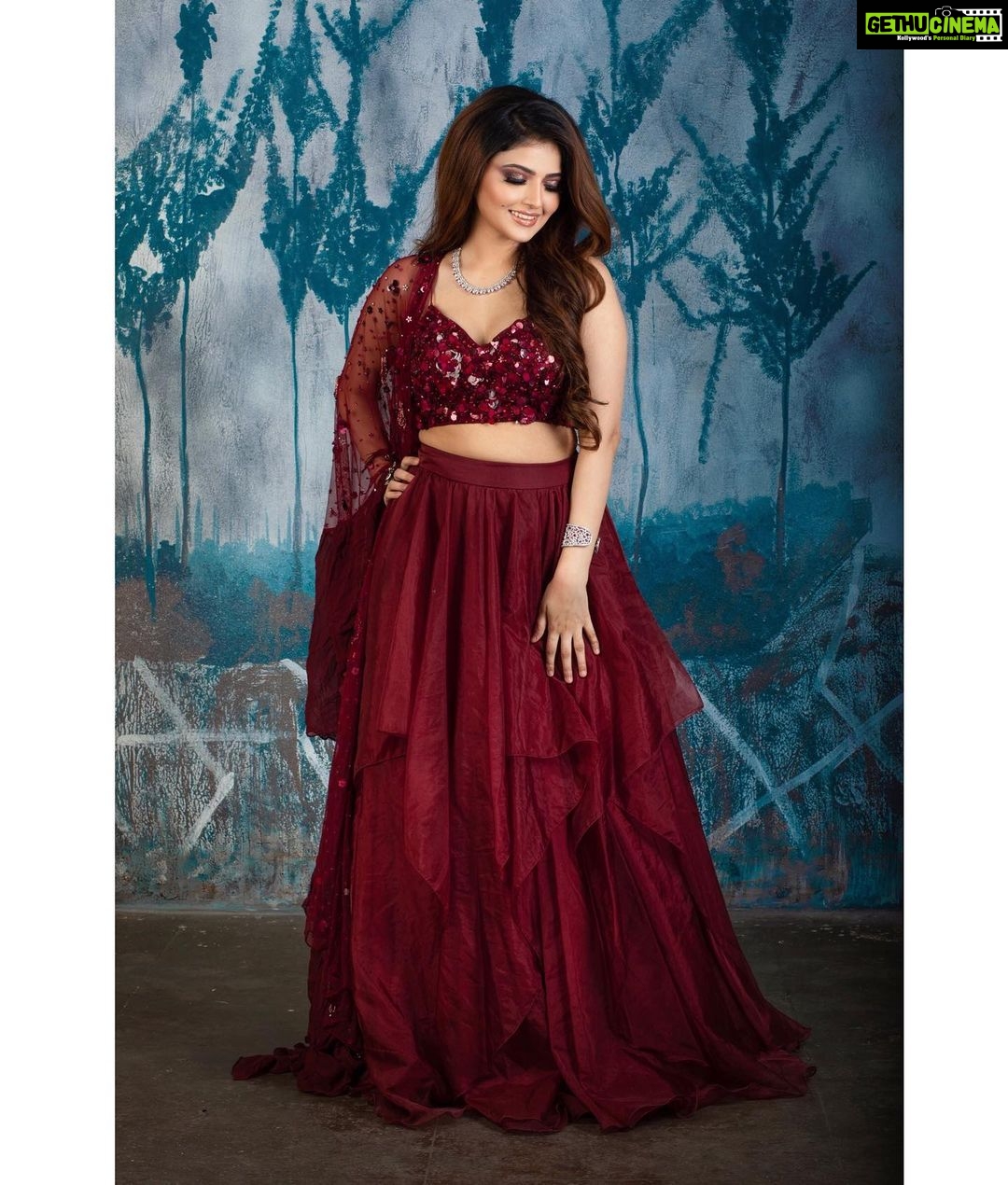 Shirin Kanchwala Instagram - Joy is the best makeup☺️ MUA @kajolrpaswwan 📸 @editmasterindia Outfit by @shlokakhialaniofficial Jwellery @kohar_jewellery