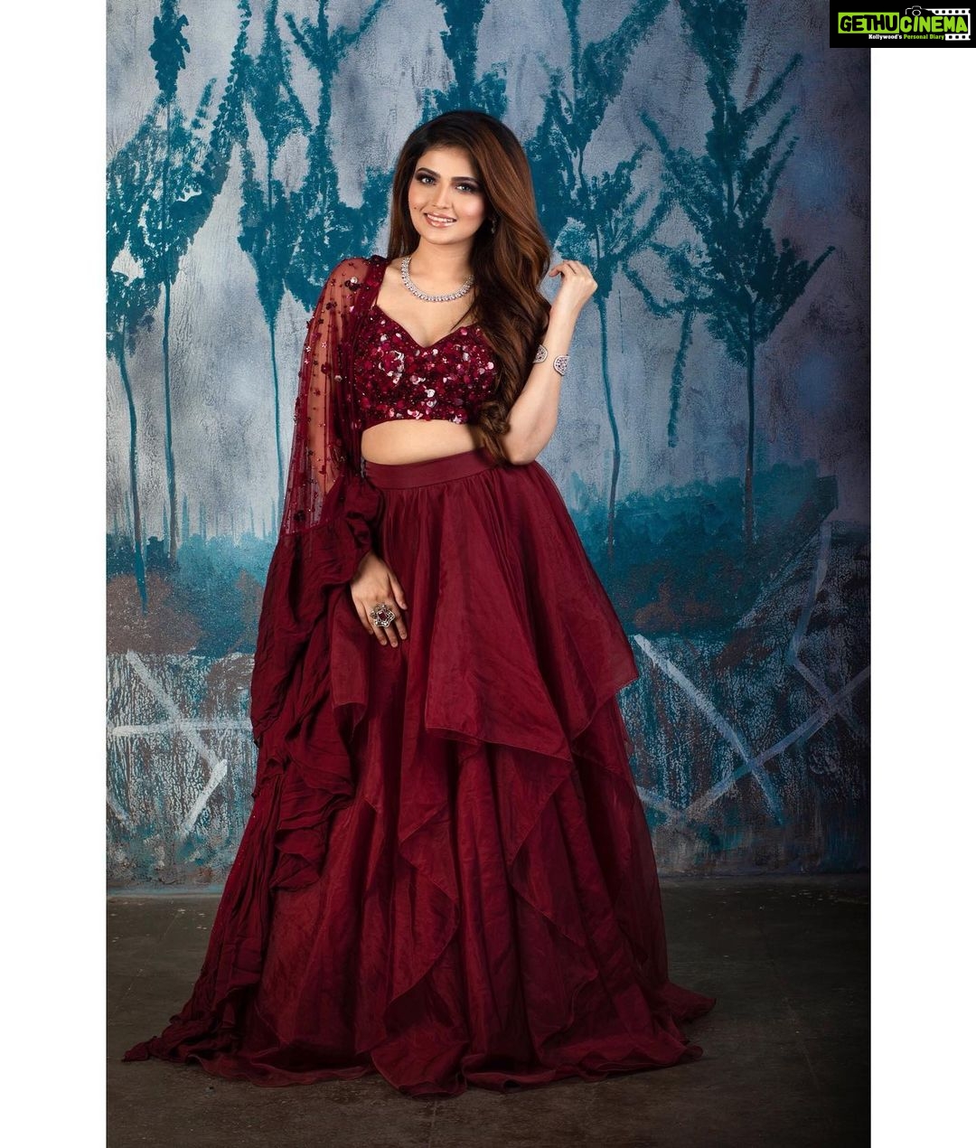 Shirin Kanchwala Instagram - Joy is the best makeup☺️ MUA @kajolrpaswwan 📸 @editmasterindia Outfit by @shlokakhialaniofficial Jwellery @kohar_jewellery