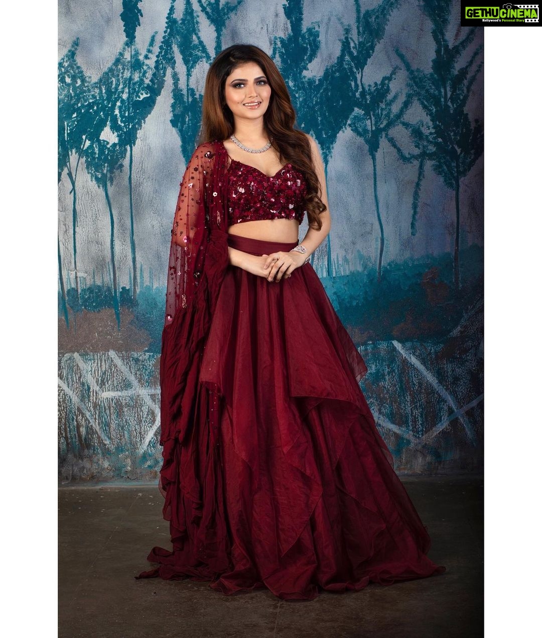 Shirin Kanchwala Instagram - Joy is the best makeup☺️ MUA @kajolrpaswwan 📸 @editmasterindia Outfit by @shlokakhialaniofficial Jwellery @kohar_jewellery