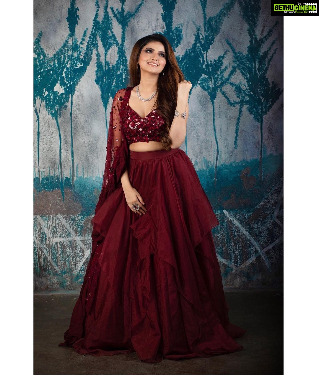 Shirin Kanchwala Instagram - Joy is the best makeup☺️ MUA @kajolrpaswwan 📸 @editmasterindia Outfit by @shlokakhialaniofficial Jwellery @kohar_jewellery