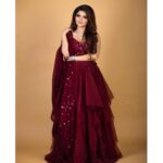 Shirin Kanchwala Instagram - I’ve got nothing to do today but smile🙃 Makeup by @kajolrpaswwan 📸 @editmasterindia Outfit by @shlokakhialaniofficial Jwellery @kohar_jewellery
