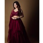 Shirin Kanchwala Instagram - I’ve got nothing to do today but smile🙃 Makeup by @kajolrpaswwan 📸 @editmasterindia Outfit by @shlokakhialaniofficial Jwellery @kohar_jewellery