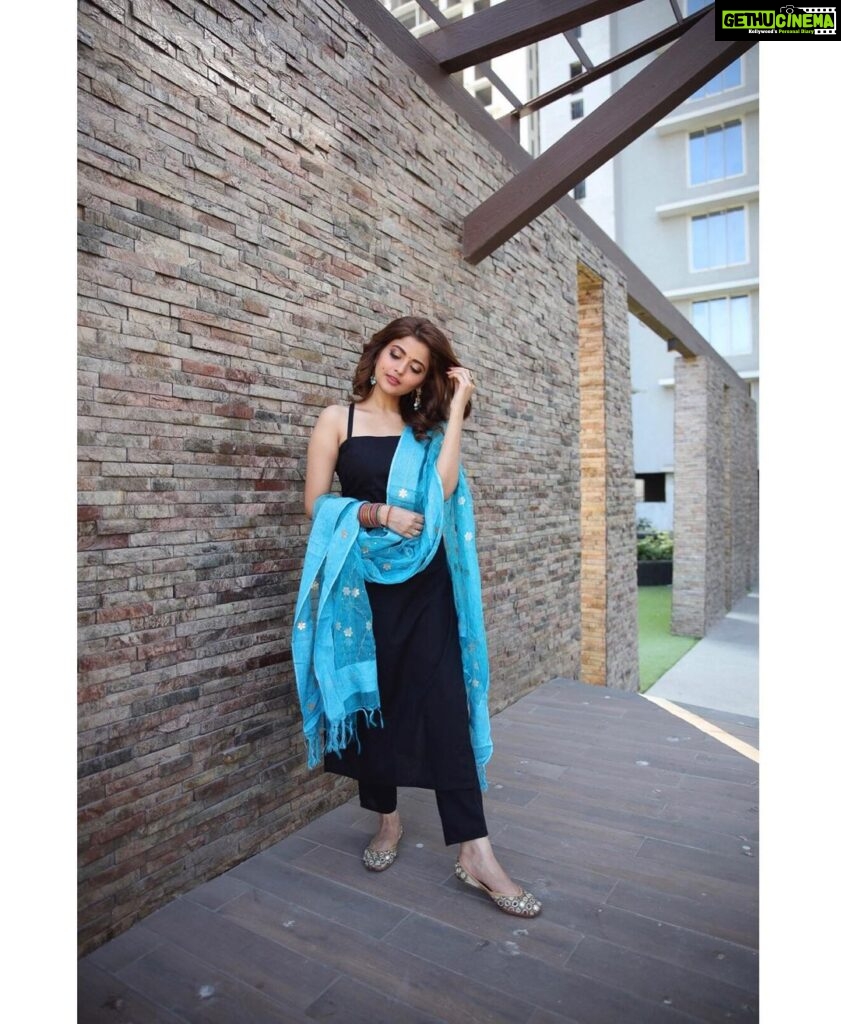 Shirin Kanchwala Instagram - Choose happy. 👗 @lavanyathelabel 📸 @ajpictography Styled by @riyabhatu_ 💄 @makeup_glamandbeautyofficial_ Ekta Tripolis