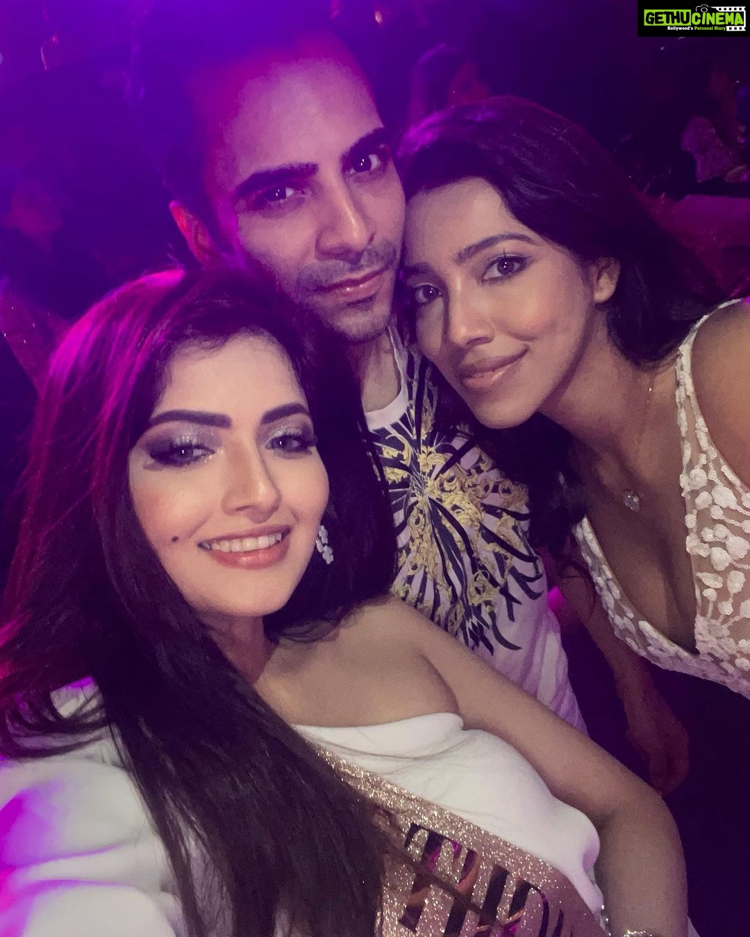 Shirin Kanchwala Instagram - I am grateful for all the amazing people I have in my life! This has definitely been a birthday to remember. You guys really made it special♥️ Makeup by @hyaramakeover @zorrothesalon Zerua Mumbai