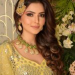 Shirin Kanchwala Instagram – One eye sees, the other one feels💛

MUA @kajolrpaswwan & team
Jwellery @golecha_jewels 
Outfit @white__maisondecouture @abhinavmishra_ 
Hair @hairbymeenasomani Mumbai, Maharashtra