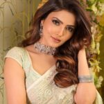 Shirin Kanchwala Instagram – Far too glam to give a damn!

MUA @kajolrpaswwan 
Jwellery @malkishjewels 
Outfit @white__maisondecouture 
Hair @hairbymeenasomani
