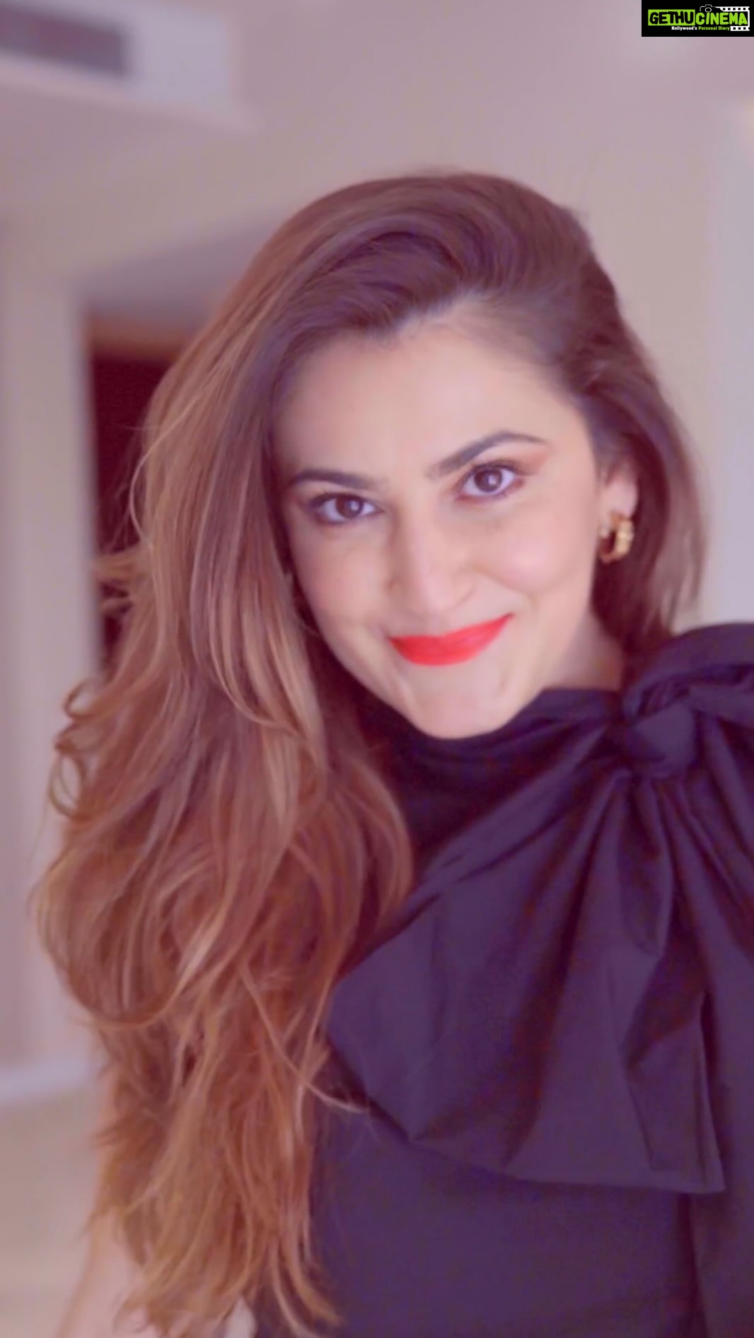 Shivaleeka Oberoi Instagram - When all your roops say mastana💋 Recreate this reel and stand a chance to win something epic. Rules: 1. Tag @tirabeauty in your version of this reel. Include the hashtag #ForEveryYou 2. You must be following @tirabeauty 3. You must be over 18 years of age and a resident of India. #TiraBeauty #ForEveryYou