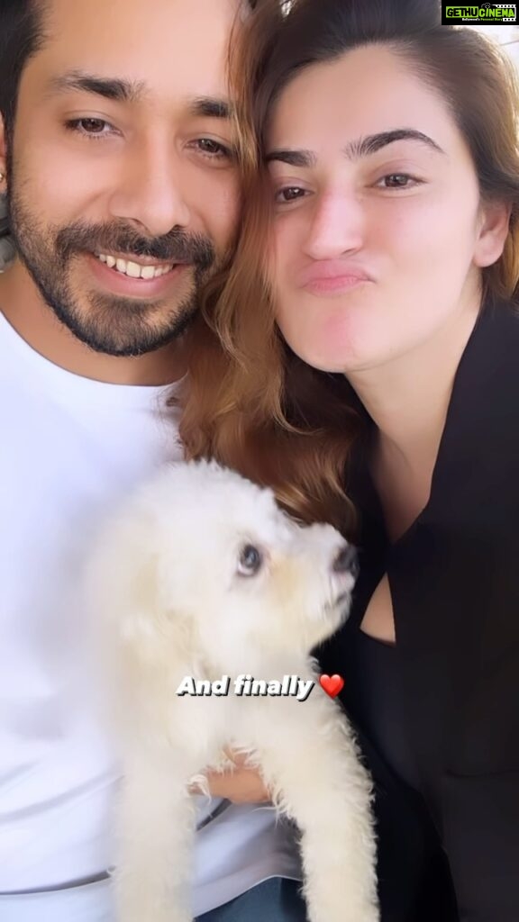 Shivaleeka Oberoi Instagram - A lil emo life update : Miles apart but not at heart ❤️🧿 Forehead kisses though 🥹🤌🏻✨ #UnconditionalLove #Family #PoodlesOfInstagram #Vipasana #Detox #Selfcare